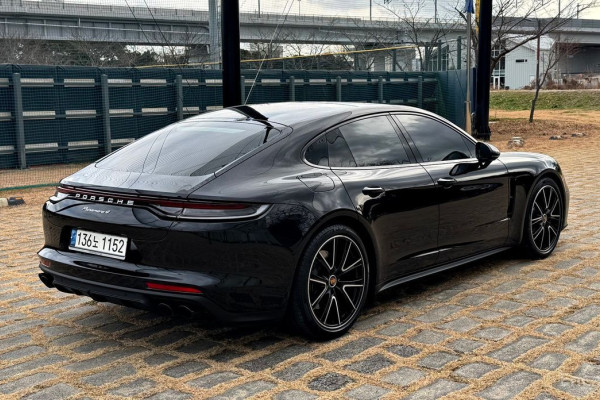 2021 Porsche Panamera с пробегом 10 900 км