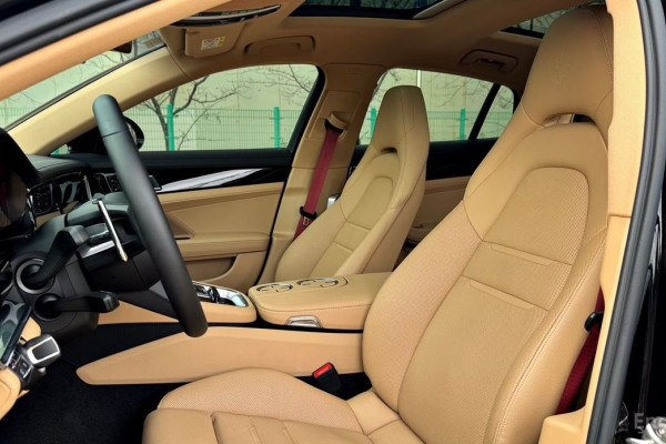 2021 Porsche Panamera с пробегом 10 900 км