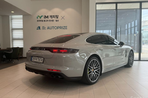 2023 Porsche Panamera с пробегом 48 444 км