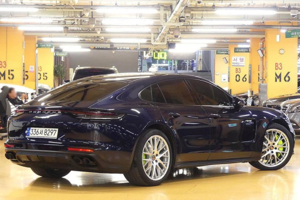 2021 Porsche Panamera с пробегом 38 000 км