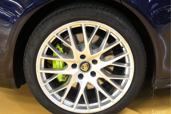 2021 Porsche Panamera с пробегом 38 000 км