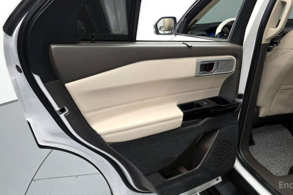 2022 Ford Explorer с пробегом 11 682 км