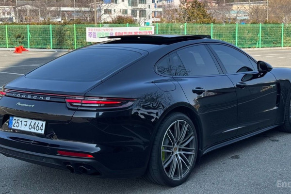 2019 Porsche Panamera с пробегом 53 000 км
