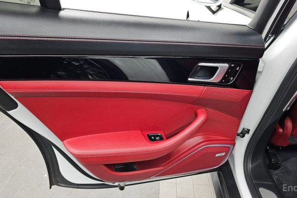 2020 Porsche Panamera с пробегом 35 587 км