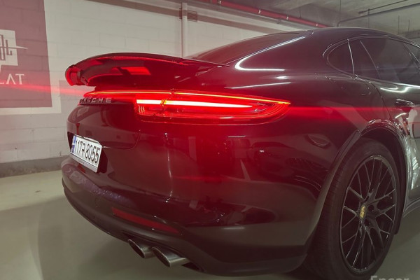 2018 Porsche Panamera с пробегом 52 000 км