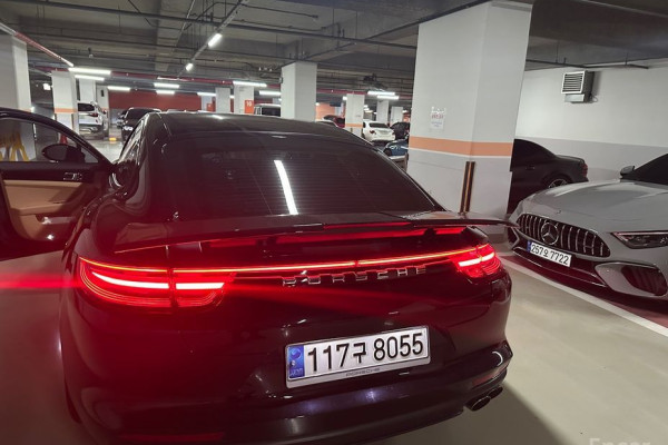 2018 Porsche Panamera с пробегом 52 000 км