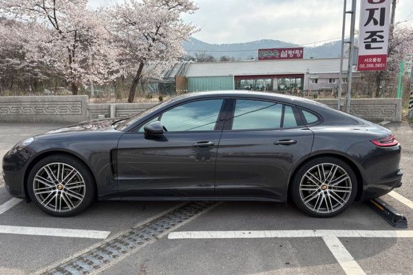 2018 Porsche Panamera с пробегом 56 000 км