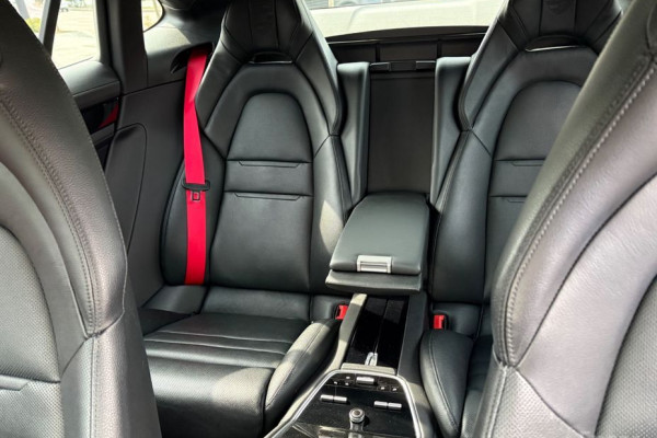 2018 Porsche Panamera с пробегом 56 000 км