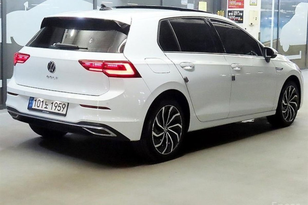 2023 Volkswagen Golf с пробегом 23 983 км