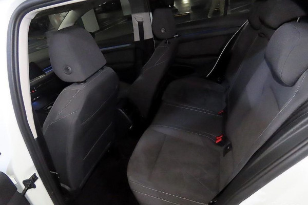 2023 Volkswagen Golf с пробегом 23 983 км