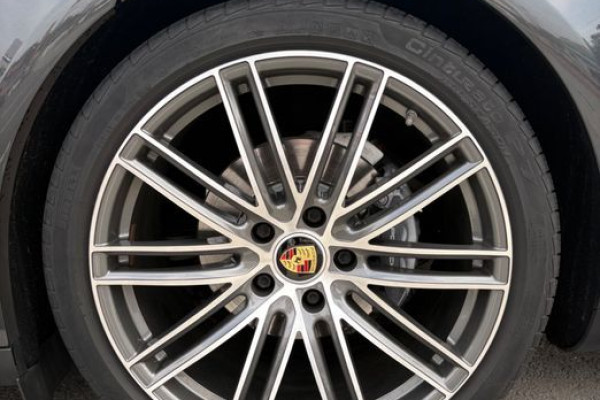 2018 Porsche Panamera с пробегом 56 000 км