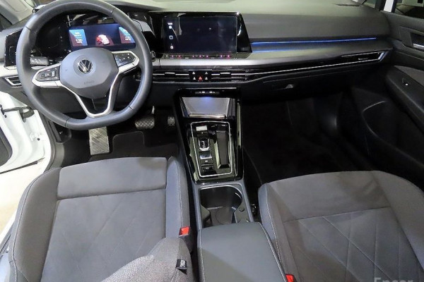 2023 Volkswagen Golf с пробегом 23 983 км