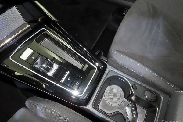 2023 Volkswagen Golf с пробегом 23 983 км