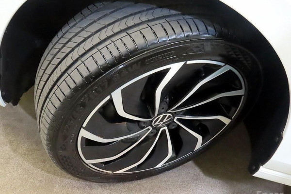 2023 Volkswagen Golf с пробегом 23 983 км