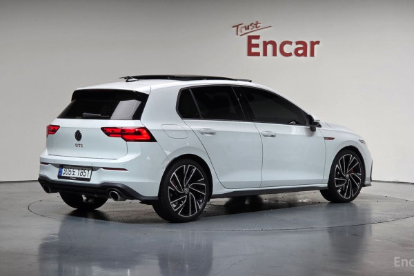 2023 Volkswagen Golf с пробегом 24 403 км