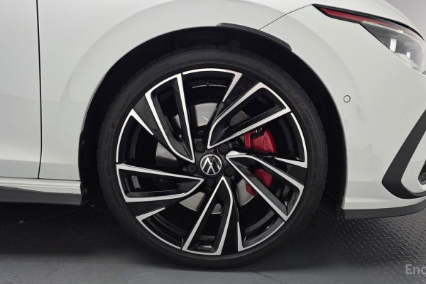 2023 Volkswagen Golf с пробегом 24 403 км