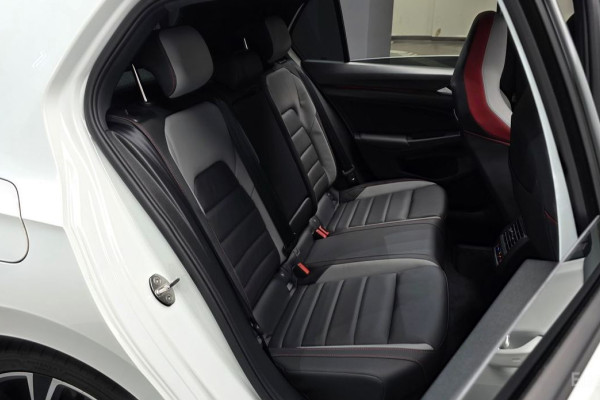 2023 Volkswagen Golf с пробегом 24 403 км