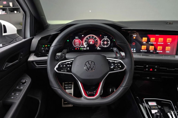 2023 Volkswagen Golf с пробегом 24 403 км