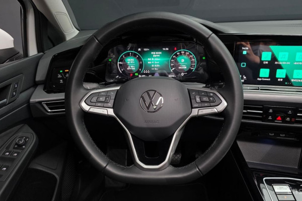 2023 Volkswagen Golf с пробегом 40 242 км
