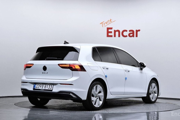 2025 Volkswagen Golf с пробегом 5 317 км