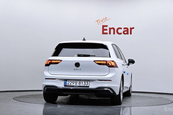 2025 Volkswagen Golf с пробегом 5 317 км