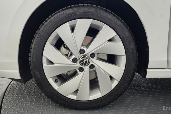 2025 Volkswagen Golf с пробегом 5 317 км