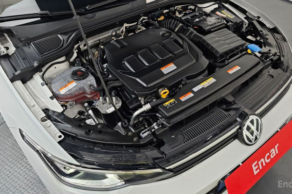 2025 Volkswagen Golf с пробегом 5 317 км