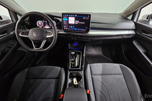 2025 Volkswagen Golf с пробегом 5 317 км