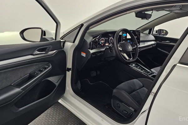 2025 Volkswagen Golf с пробегом 5 317 км