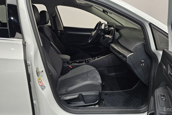 2025 Volkswagen Golf с пробегом 5 317 км