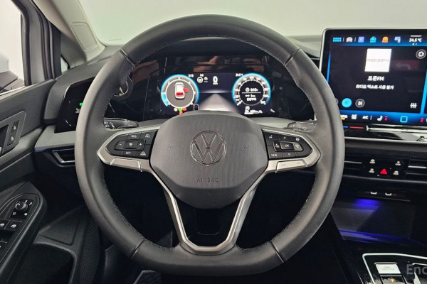 2025 Volkswagen Golf с пробегом 5 317 км