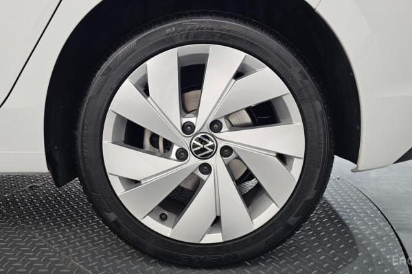 2025 Volkswagen Golf с пробегом 5 317 км