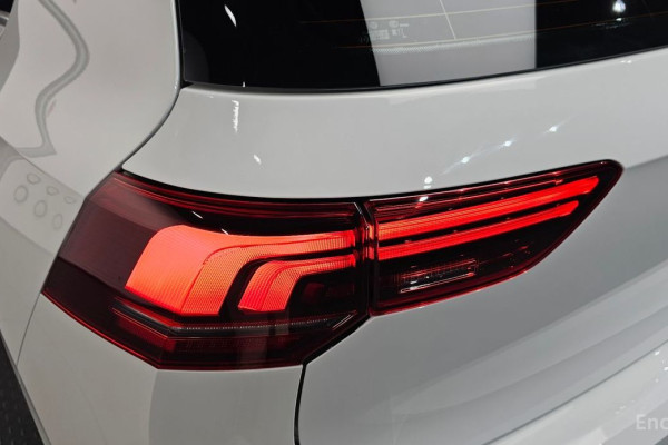 2025 Volkswagen Golf с пробегом 5 317 км