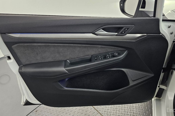 2025 Volkswagen Golf с пробегом 5 317 км