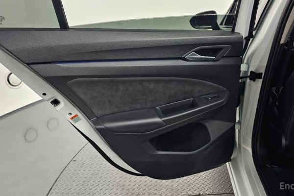 2025 Volkswagen Golf с пробегом 5 317 км