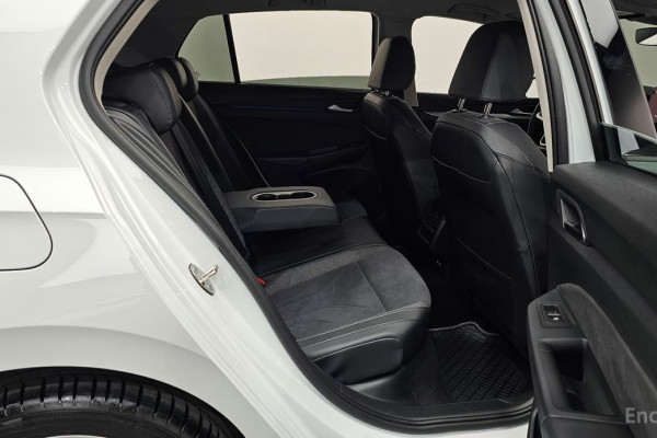 2025 Volkswagen Golf с пробегом 5 317 км