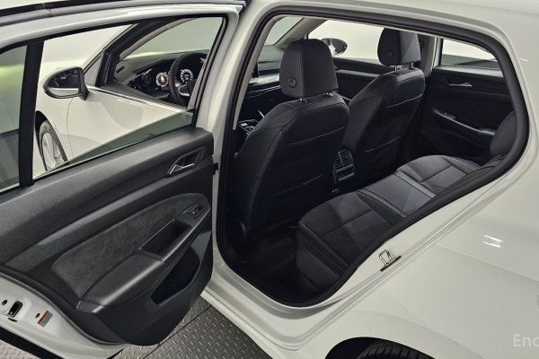 2025 Volkswagen Golf с пробегом 5 317 км