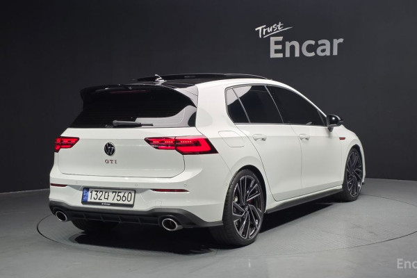 2024 Volkswagen Golf с пробегом 14 252 км