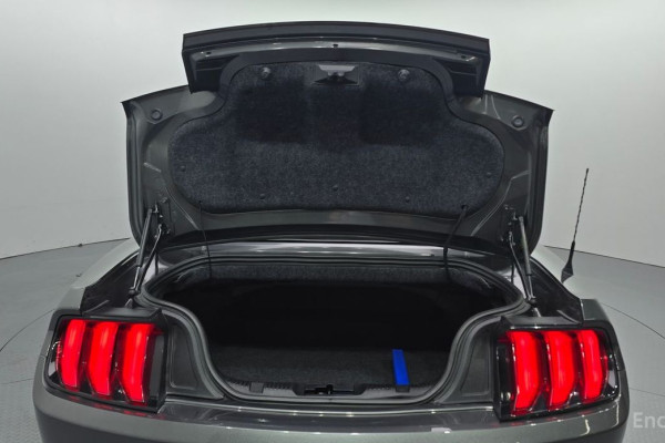 2020 Ford Mustang с пробегом 86 981 км