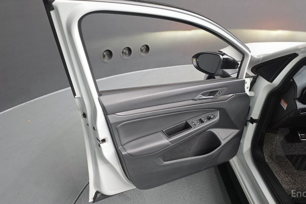 2024 Volkswagen Golf с пробегом 14 252 км