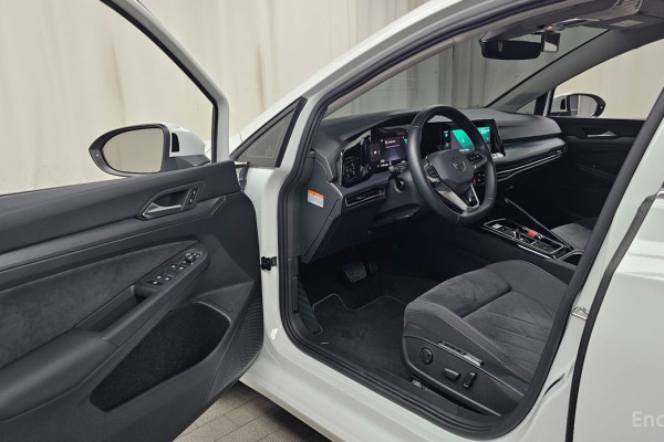 2024 Volkswagen Golf с пробегом 15 294 км