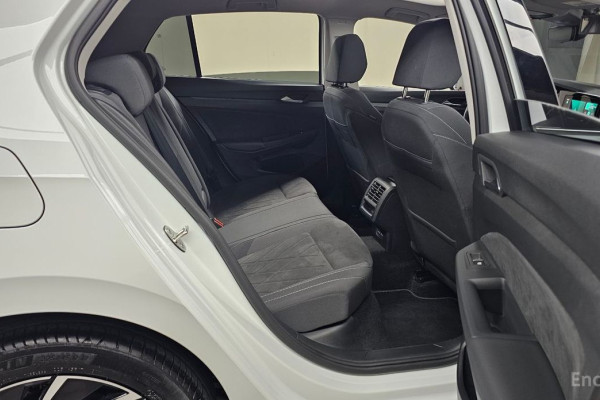 2024 Volkswagen Golf с пробегом 15 294 км