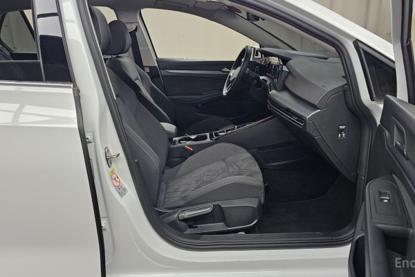 2024 Volkswagen Golf с пробегом 15 294 км