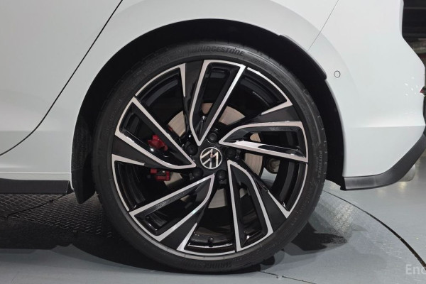 2024 Volkswagen Golf с пробегом 12 782 км