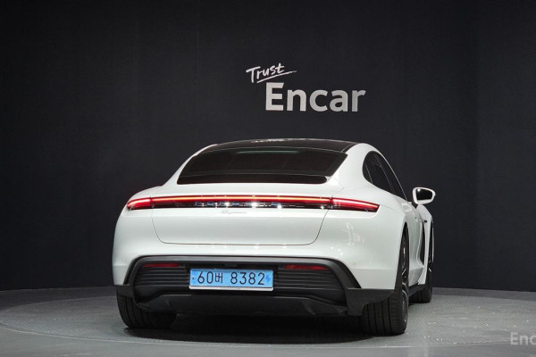 2022 Porsche Taycan с пробегом 46 720 км