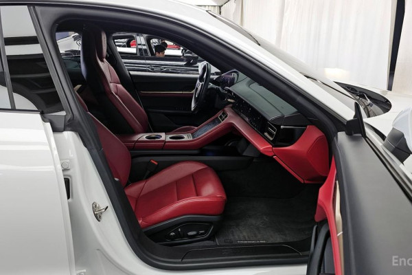 2022 Porsche Taycan с пробегом 46 720 км