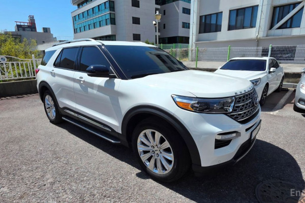 2021 Ford Explorer с пробегом 18 045 км