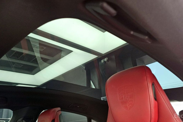 2022 Porsche Taycan с пробегом 46 720 км