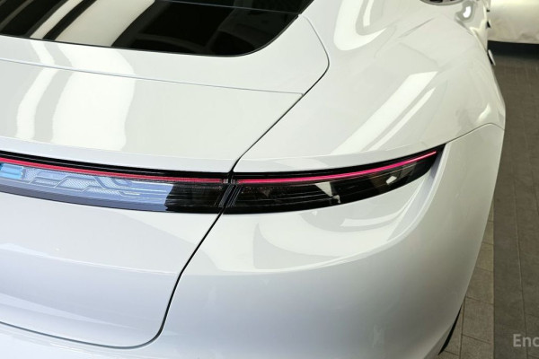 2022 Porsche Taycan с пробегом 46 720 км