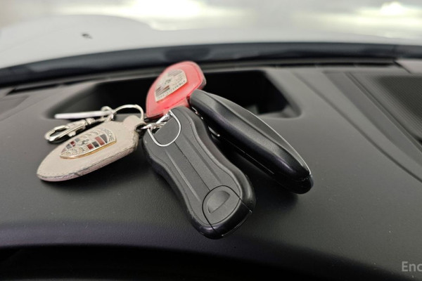 2022 Porsche Taycan с пробегом 46 720 км